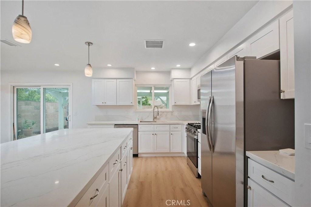 10533 Hillview Ave - Photo 3 of 23