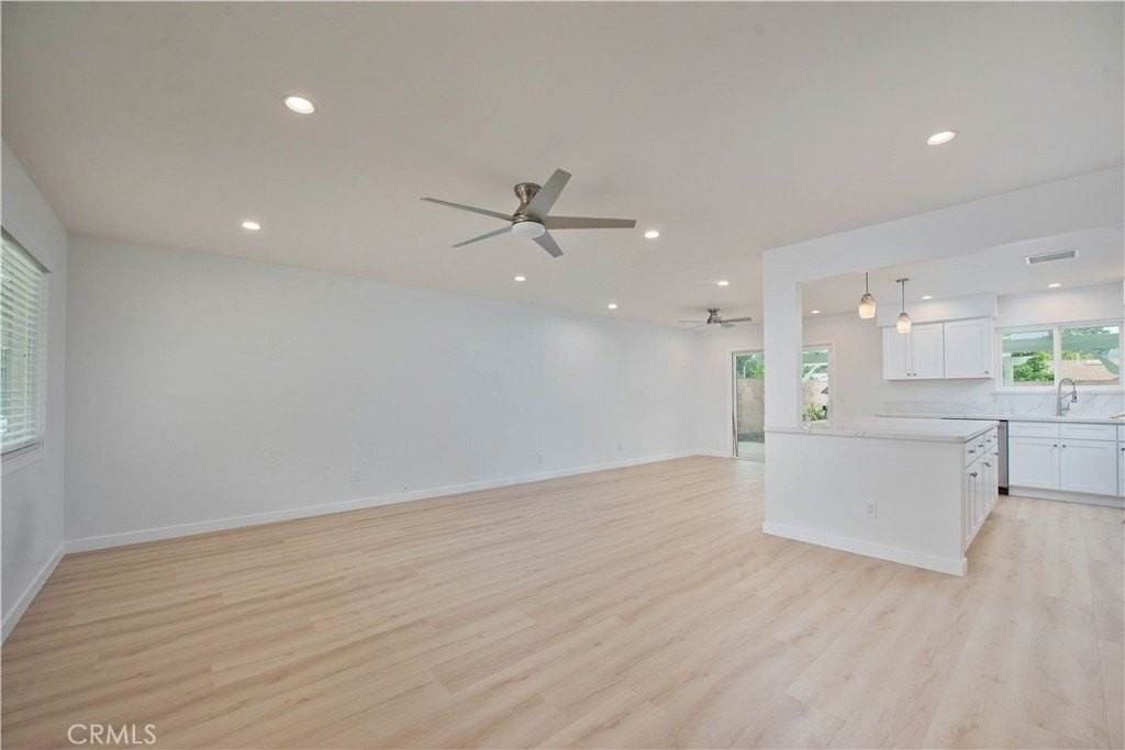 10533 Hillview Ave - Photo 5 of 23