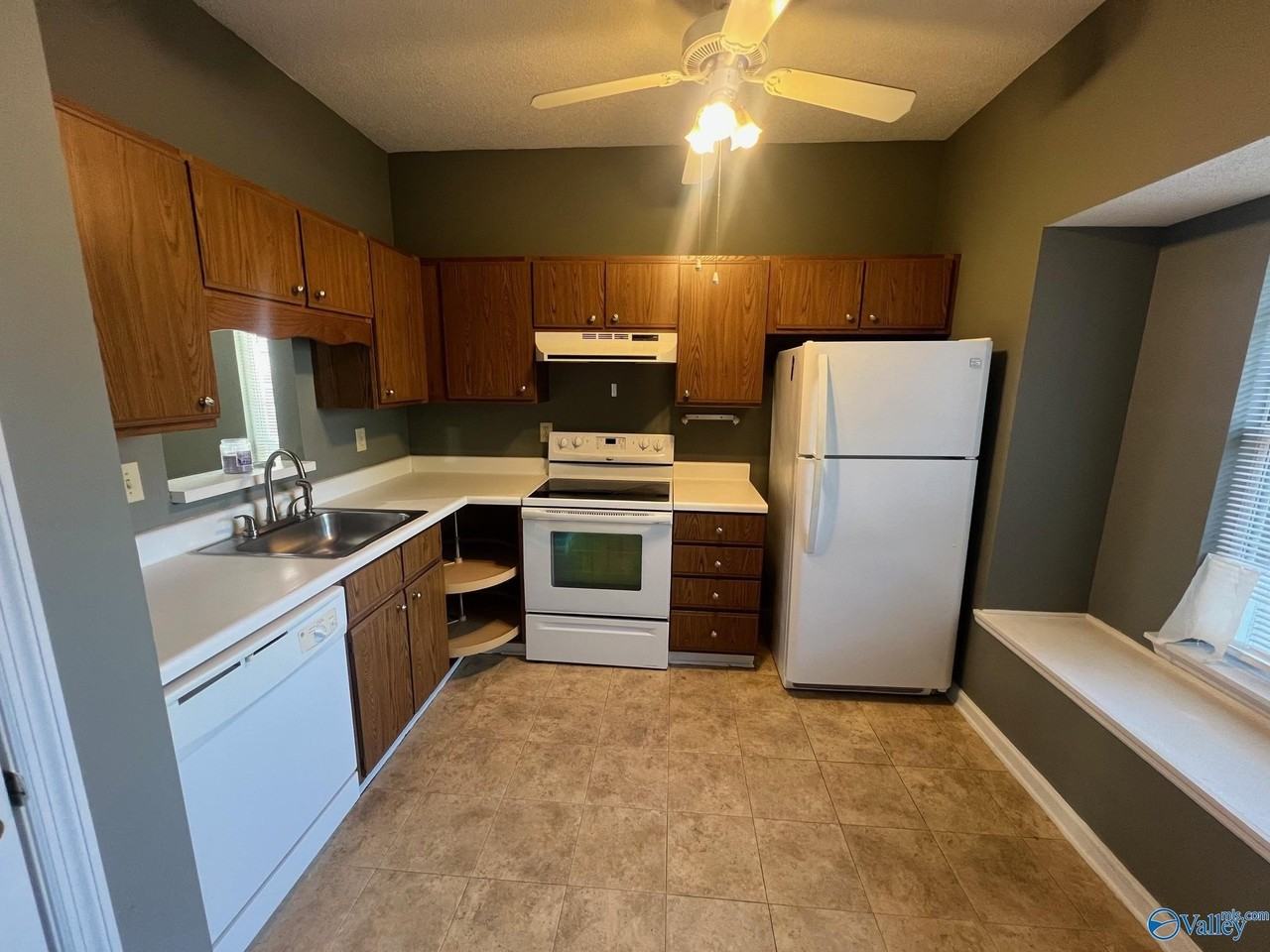 111 Bentworth Ln - Photo 2 of 11