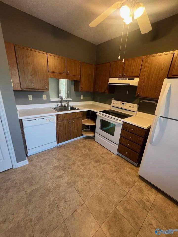 111 Bentworth Ln - Photo 3 of 11