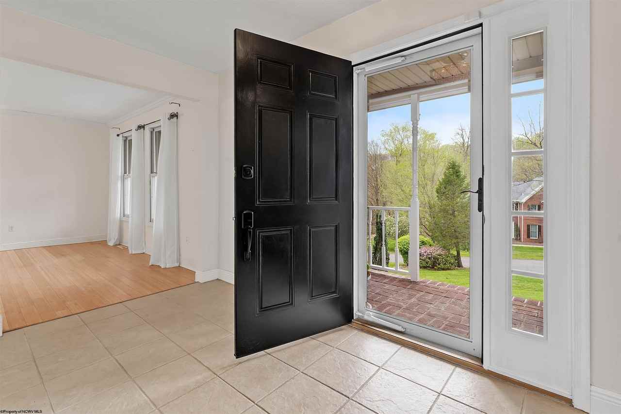 4673 Shadyside Ln - Photo 4 of 48