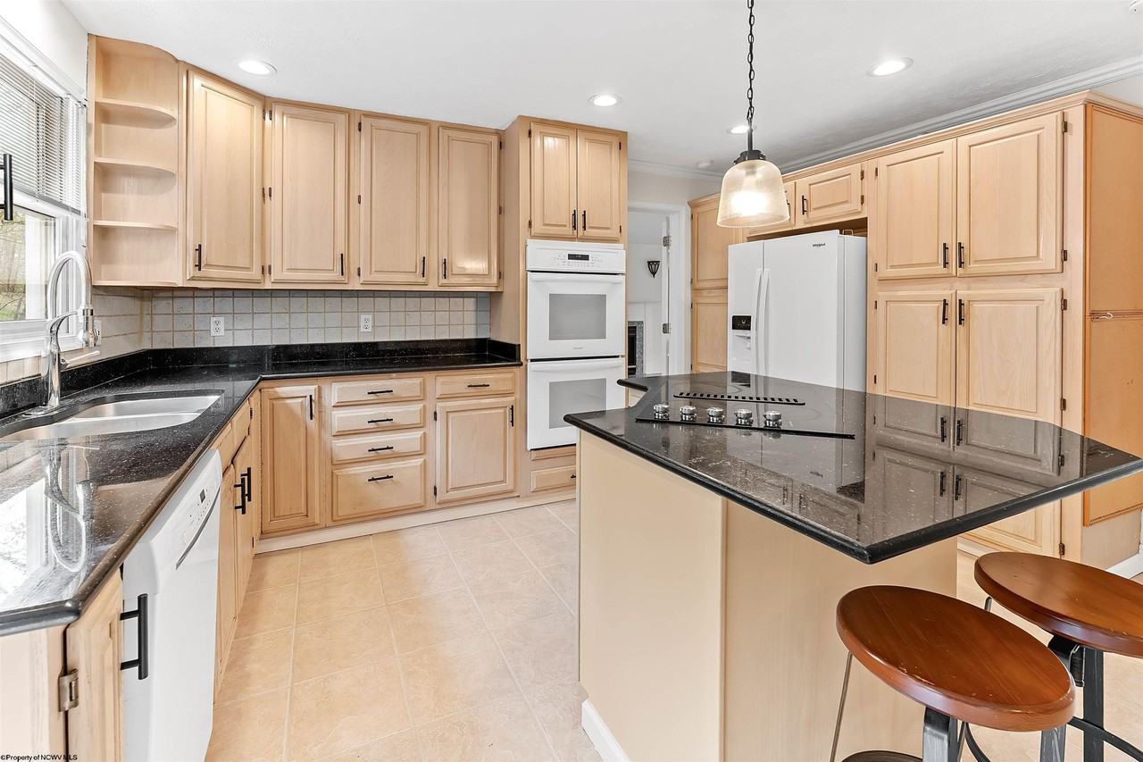 4673 Shadyside Ln - Photo 6 of 48