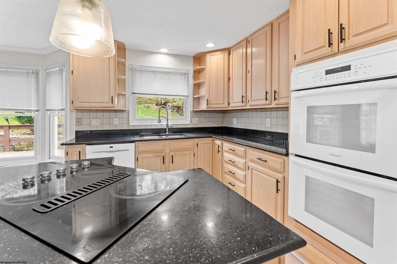 4673 Shadyside Ln - Photo 7 of 48