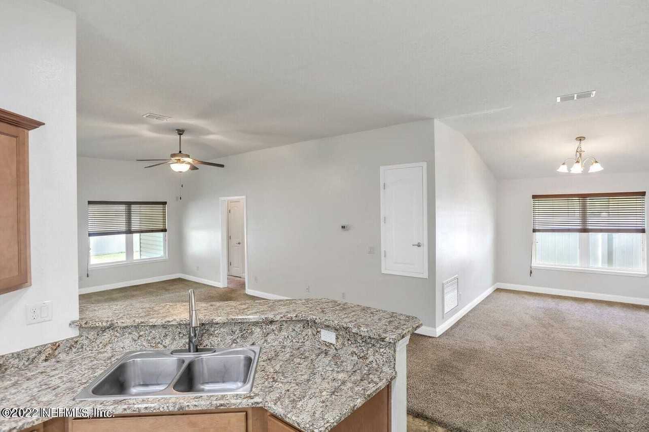 5816 Round Table Rd - Photo 4 of 11