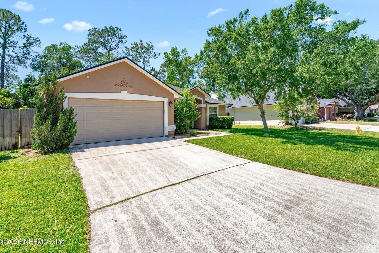 12244 Lake Fern Dr - Photo 4 of 50