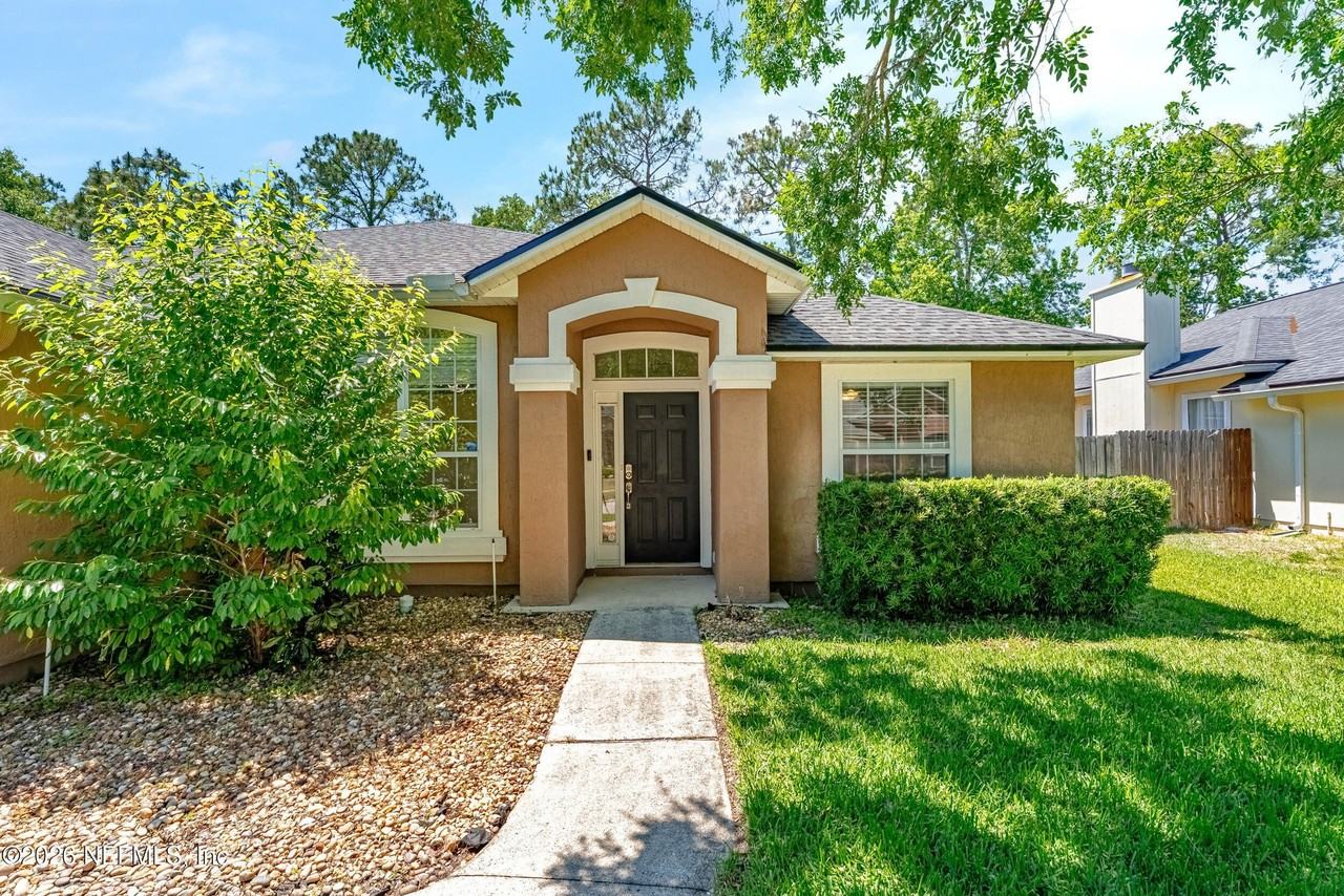 12244 Lake Fern Dr - Photo 6 of 50