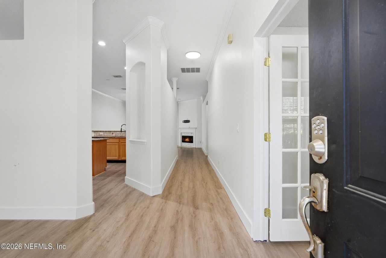 12244 Lake Fern Dr - Photo 7 of 50