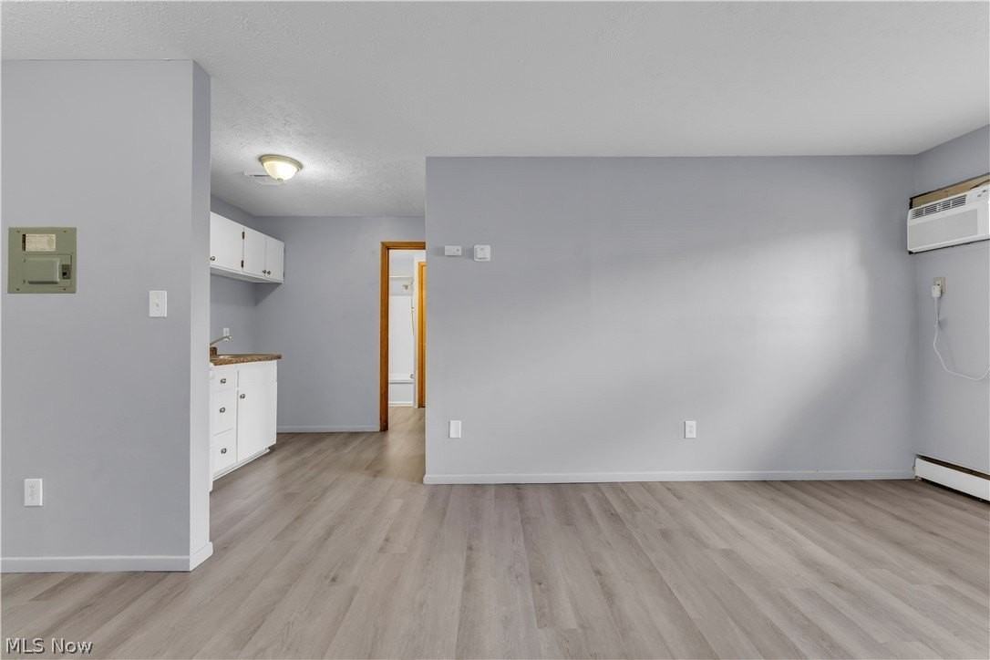 1415 Wyandotte Ave #105 - Photo 5 of 16