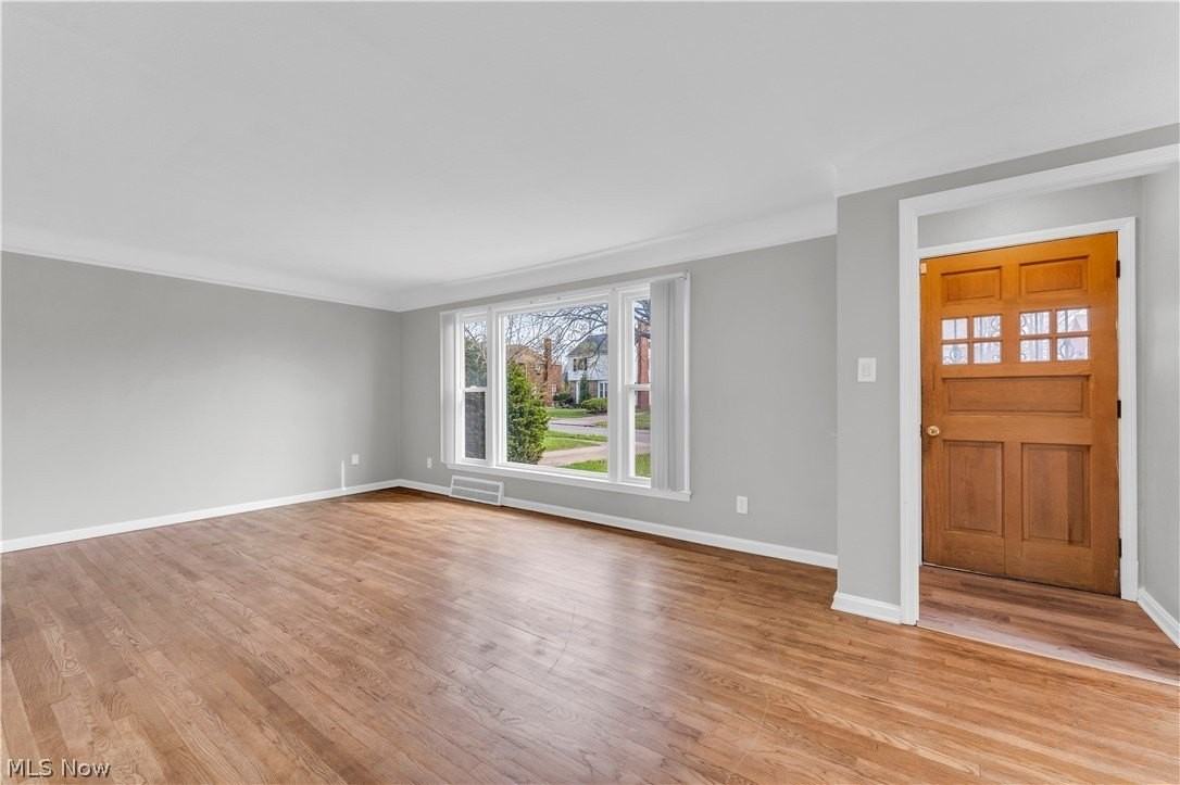 16705 Glendale Ave - Photo 3 of 26