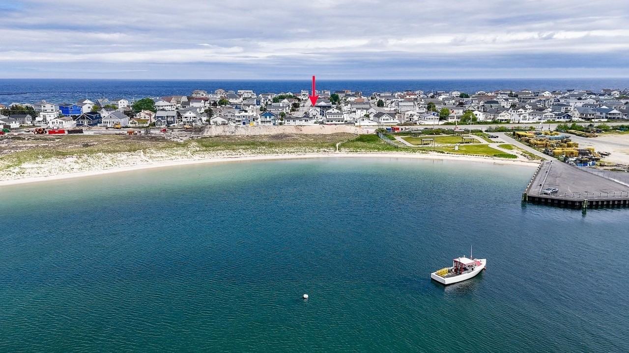 352 Portsmouth Ave - Photo 2 of 26