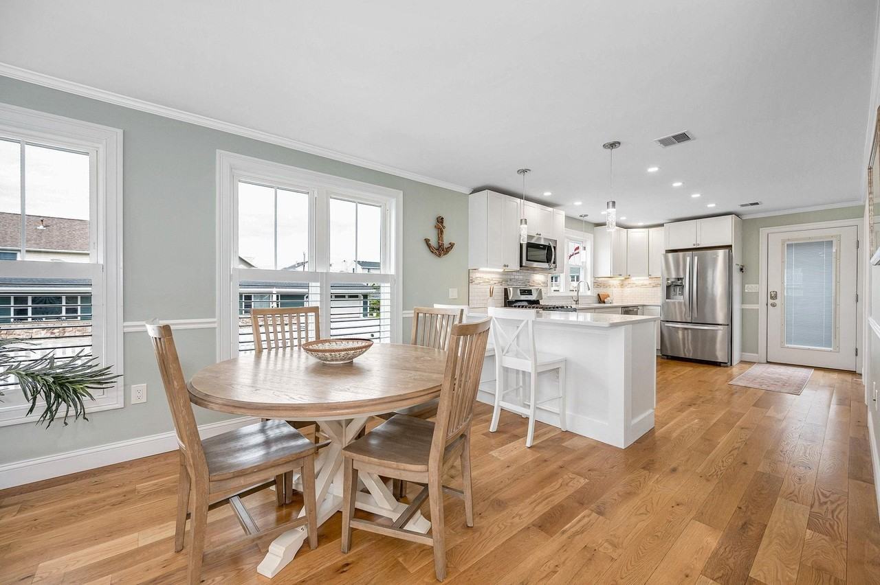 352 Portsmouth Ave - Photo 5 of 26