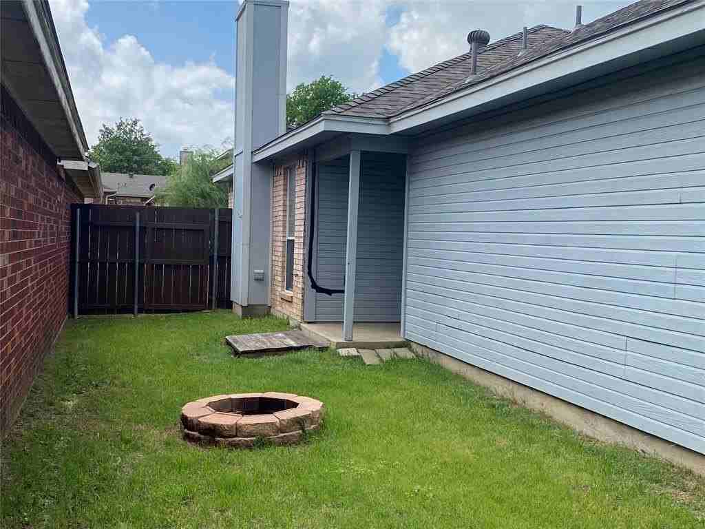 576 Majestic Park Ln - Photo 3 of 4