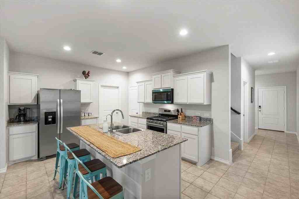 105 Greengate Dr - Photo 3 of 38