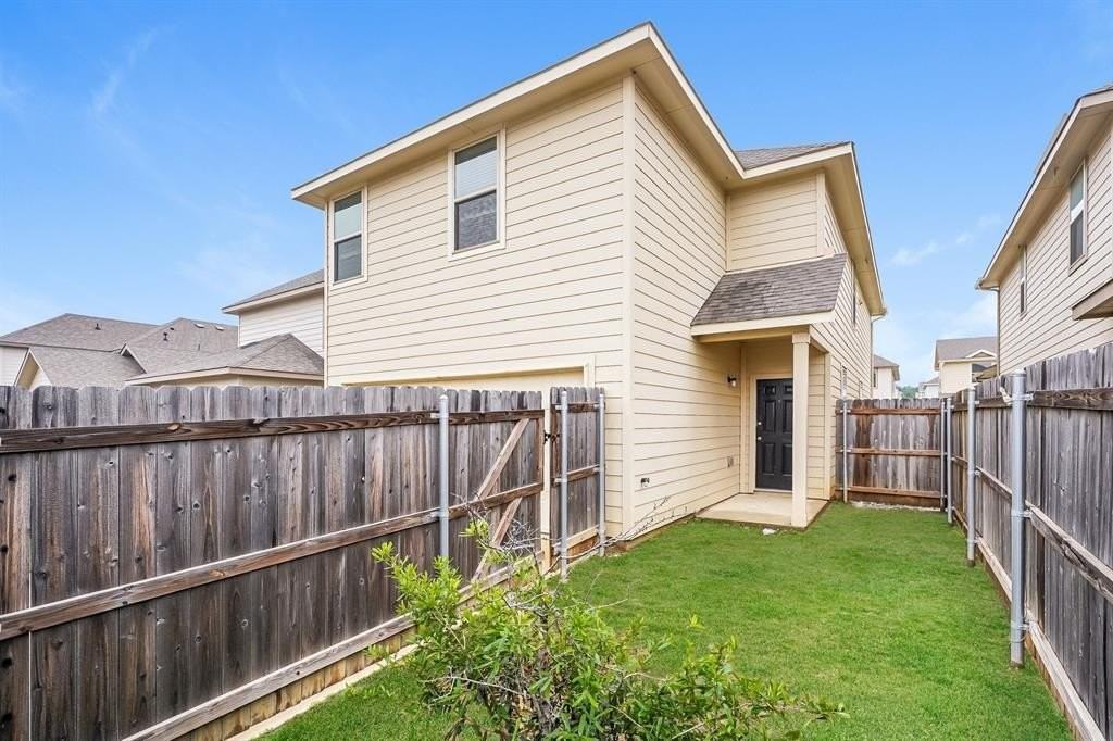 5505 Shore Point Trl - Photo 3 of 16