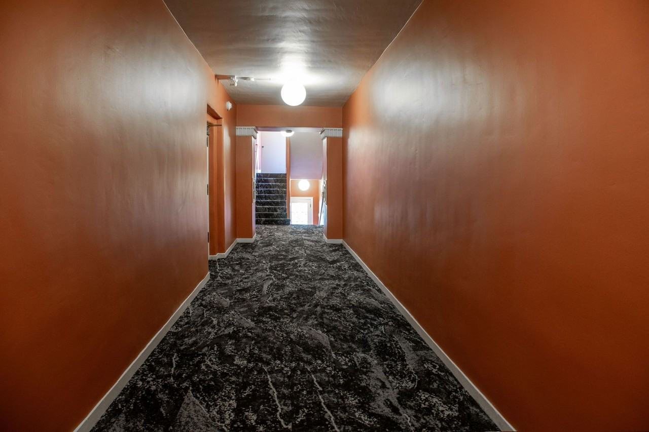 Pollyanna Apartments - Photo 4 of 4