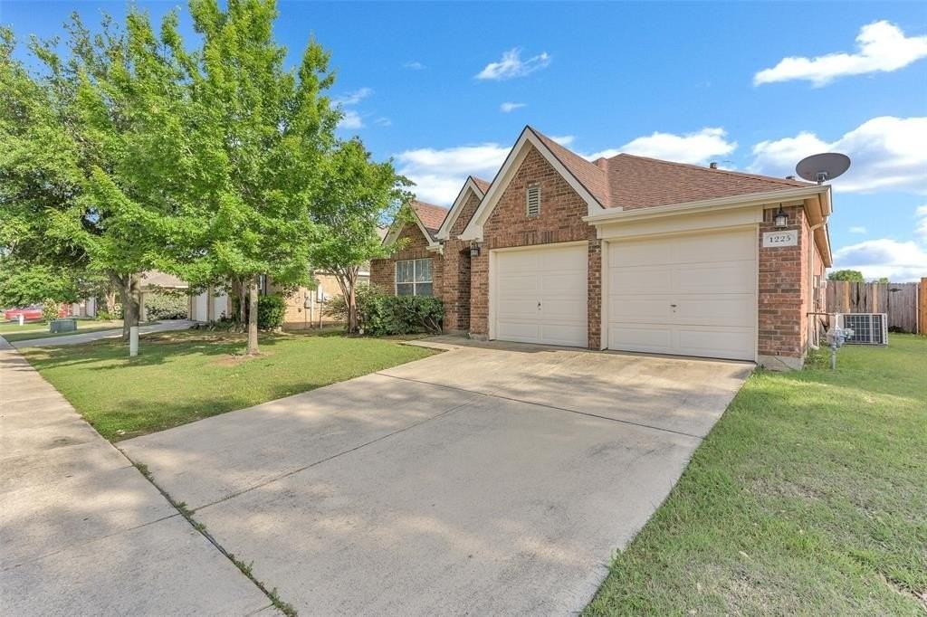 1225 Roping Reins Way - Photo 3 of 31