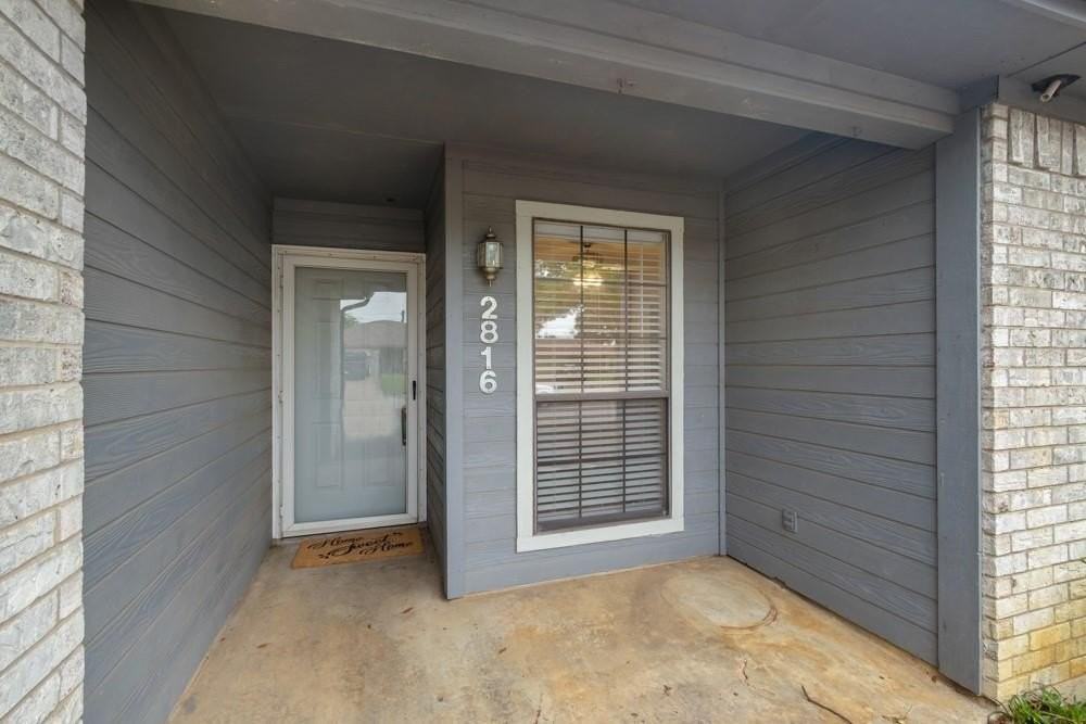 2816 Terry Ct - Photo 2 of 27