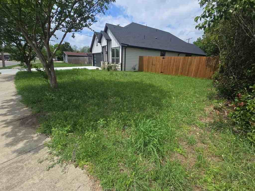 1609 Sharon St - Photo 3 of 12