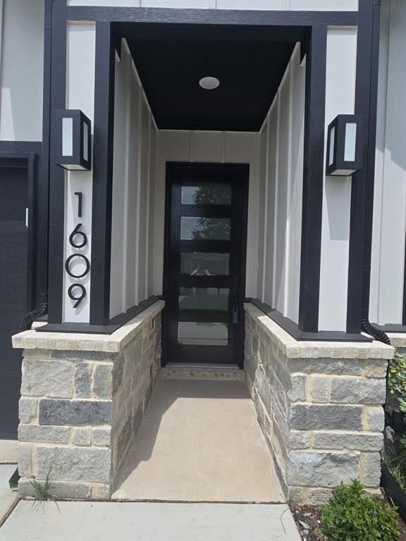 1609 Sharon St - Photo 4 of 12