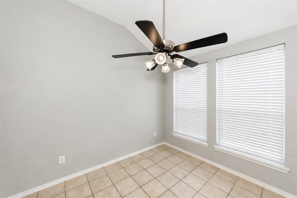 9249 Conestoga Dr - Photo 7 of 37