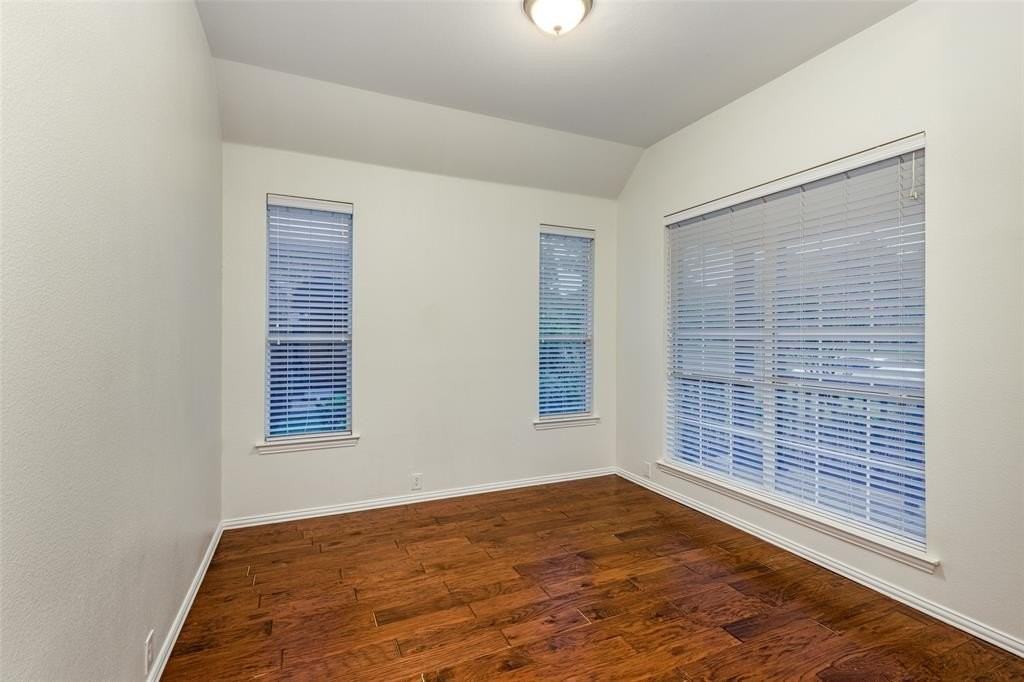 592 Burning Oak Dr - Photo 4 of 25