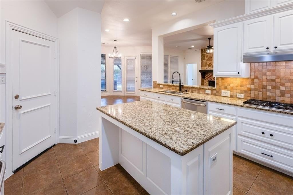 2408 Lady Of The Lake Blvd - Photo 7 of 23