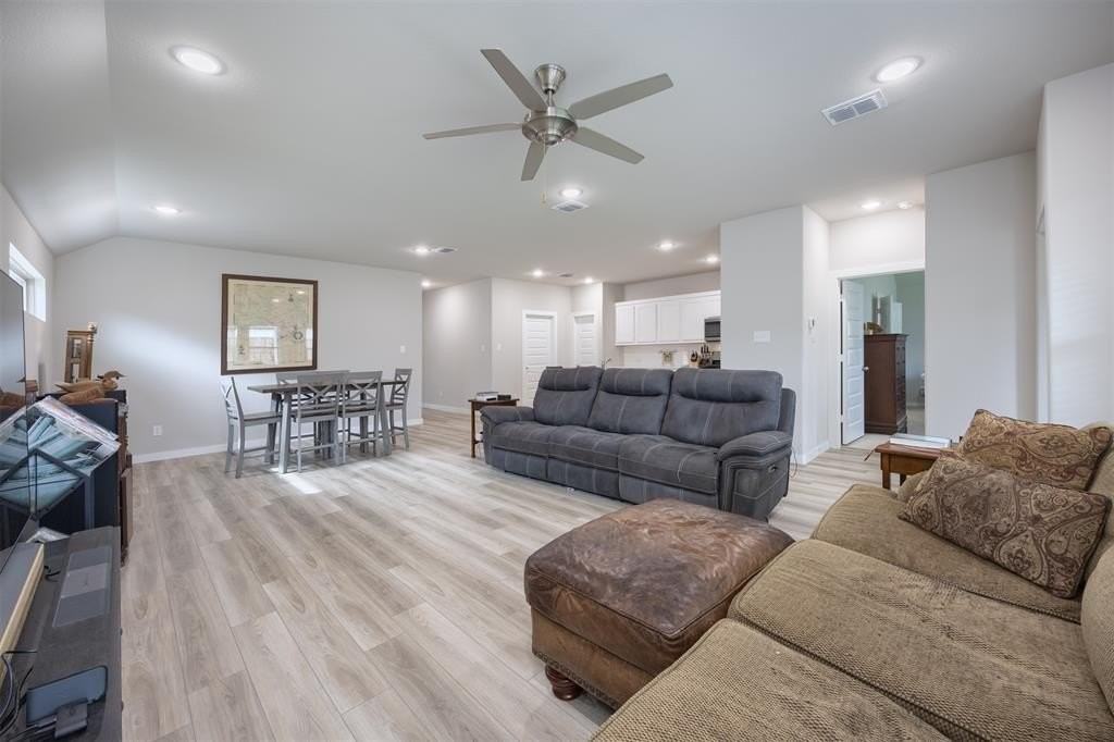 545 Beck Dr - Photo 4 of 15