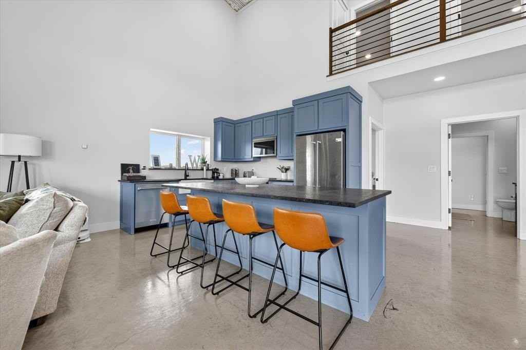 9082 Wolfe Run - Photo 5 of 38