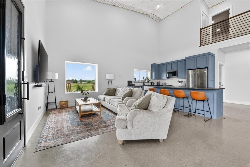 9082 Wolfe Run - Photo 7 of 38