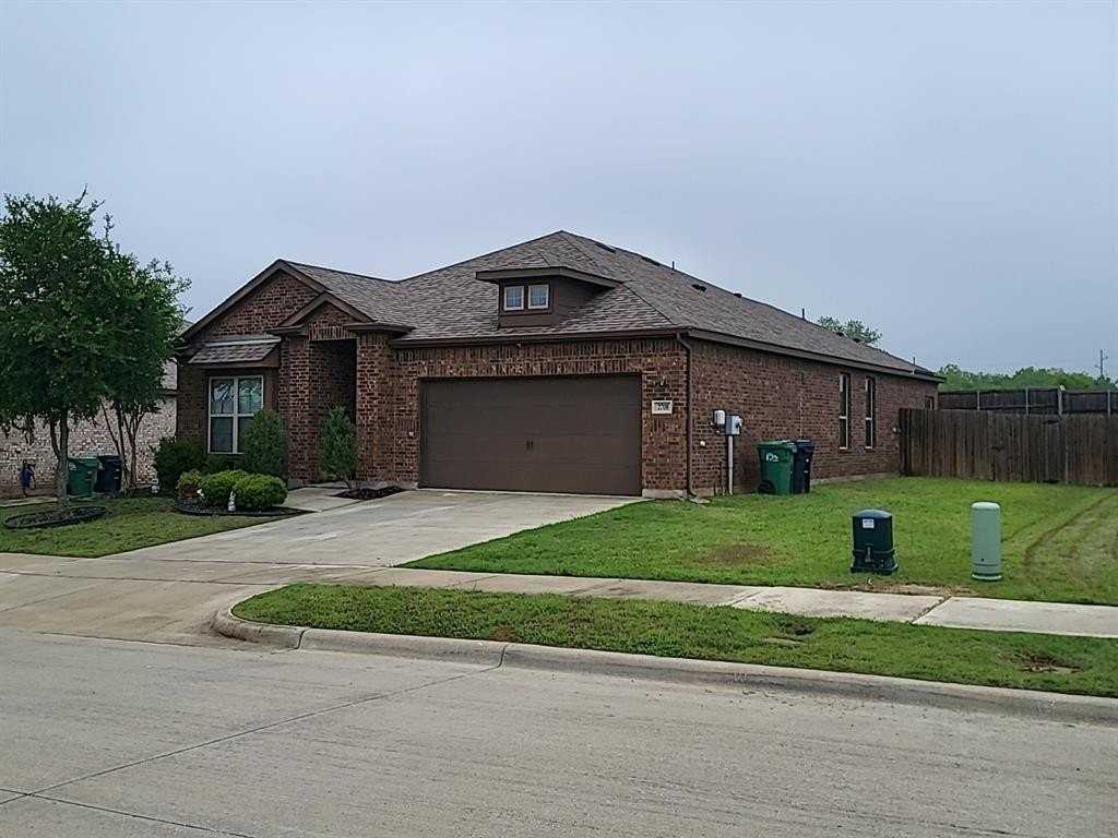 2708 Empire St - Photo 3 of 26