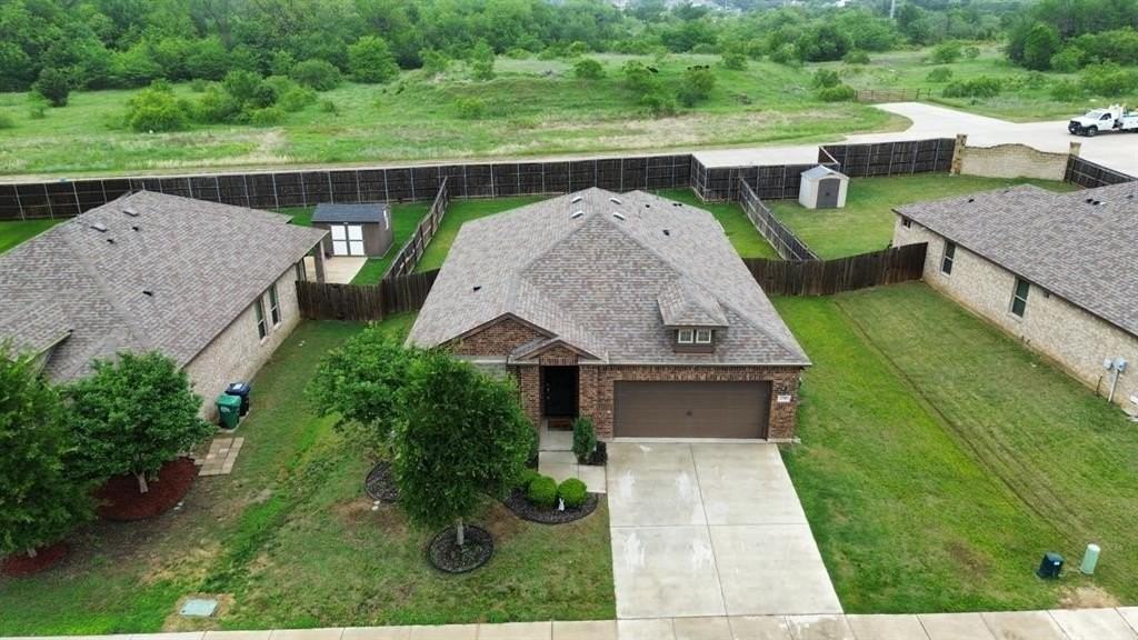 2708 Empire St - Photo 4 of 26