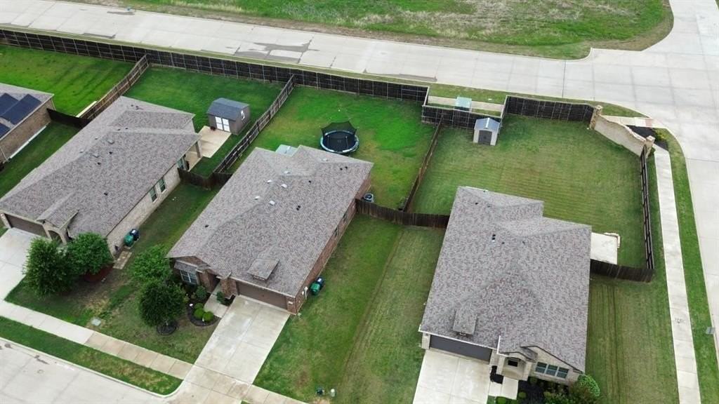 2708 Empire St - Photo 6 of 26