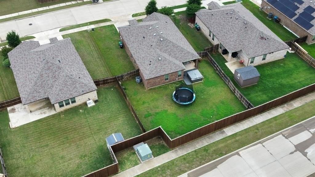 2708 Empire St - Photo 7 of 26