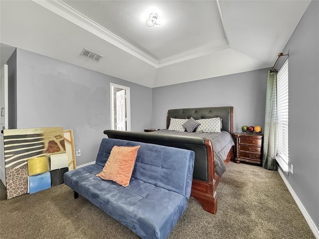 816 Woodridge Dr - Photo 4 of 19