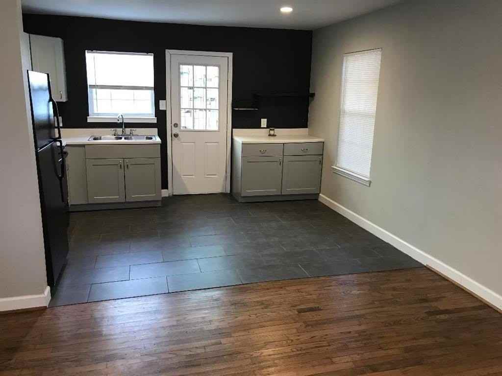 512 Freeman Dr - Photo 3 of 12