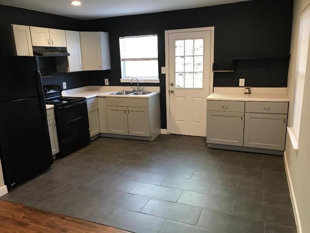 512 Freeman Dr - Photo 4 of 12