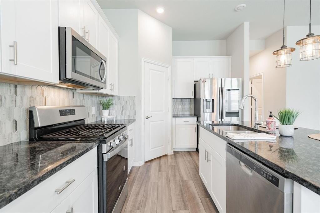 173 Lisa Ln - Photo 4 of 31