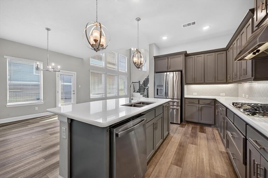 2028 Barbette St - Photo 5 of 25