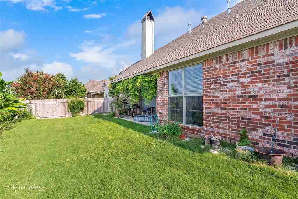 244 Gloucester Dr - Photo 3 of 22