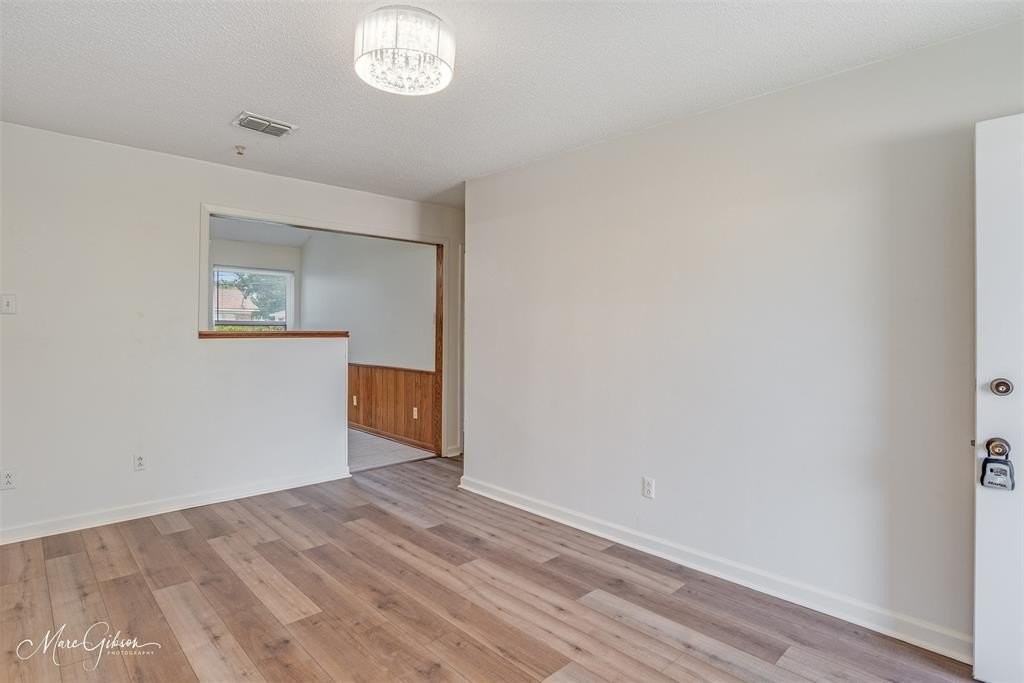 1202 Wisteria St - Photo 4 of 21