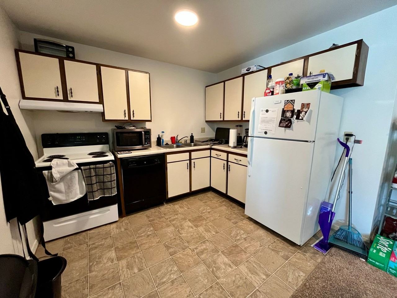 11229 W National Ave - Photo 4 of 28