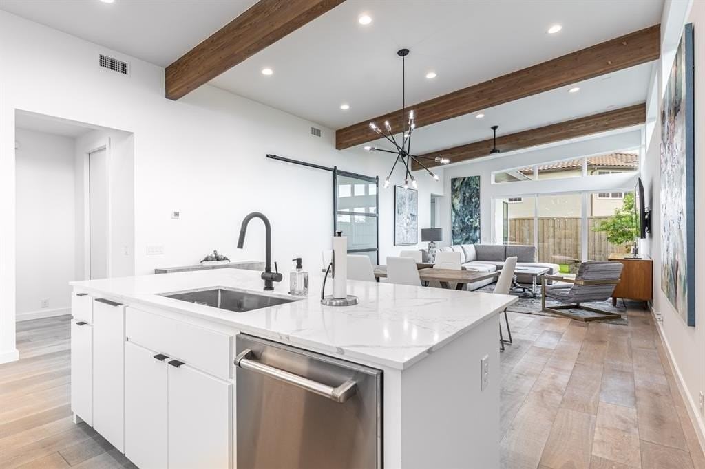 4202 Bonham St - Photo 5 of 32