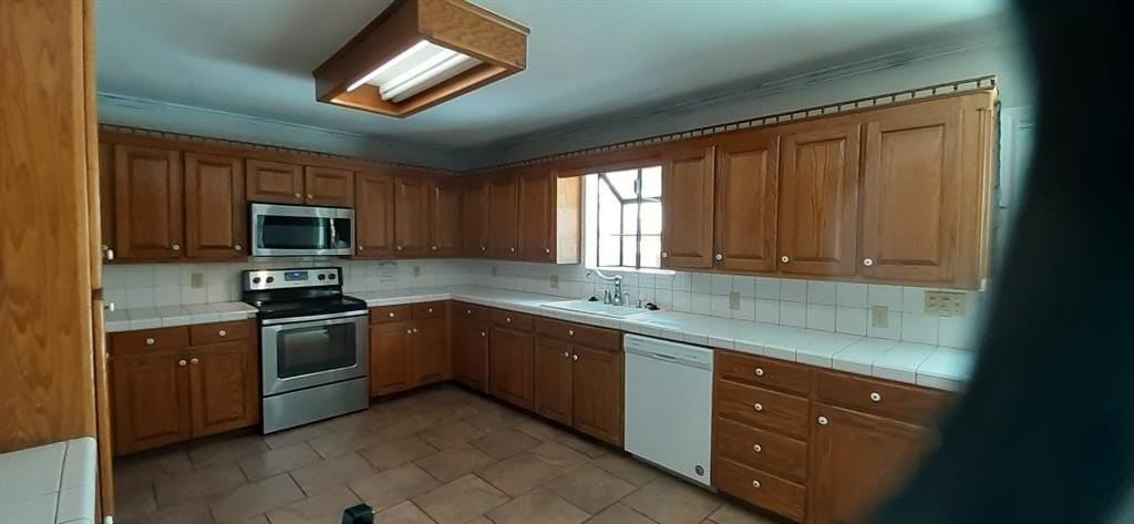 1202 Honeysuckle Dr - Photo 6 of 11