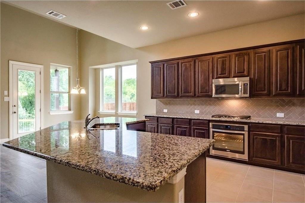 10671 Villanova Dr - Photo 7 of 36