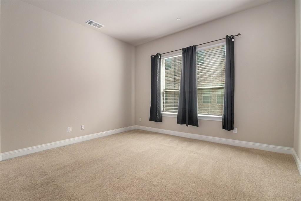 315 Ferndale St - Photo 3 of 40