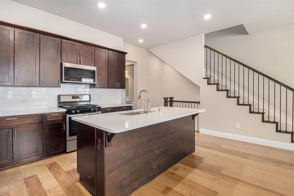 315 Ferndale St - Photo 4 of 40