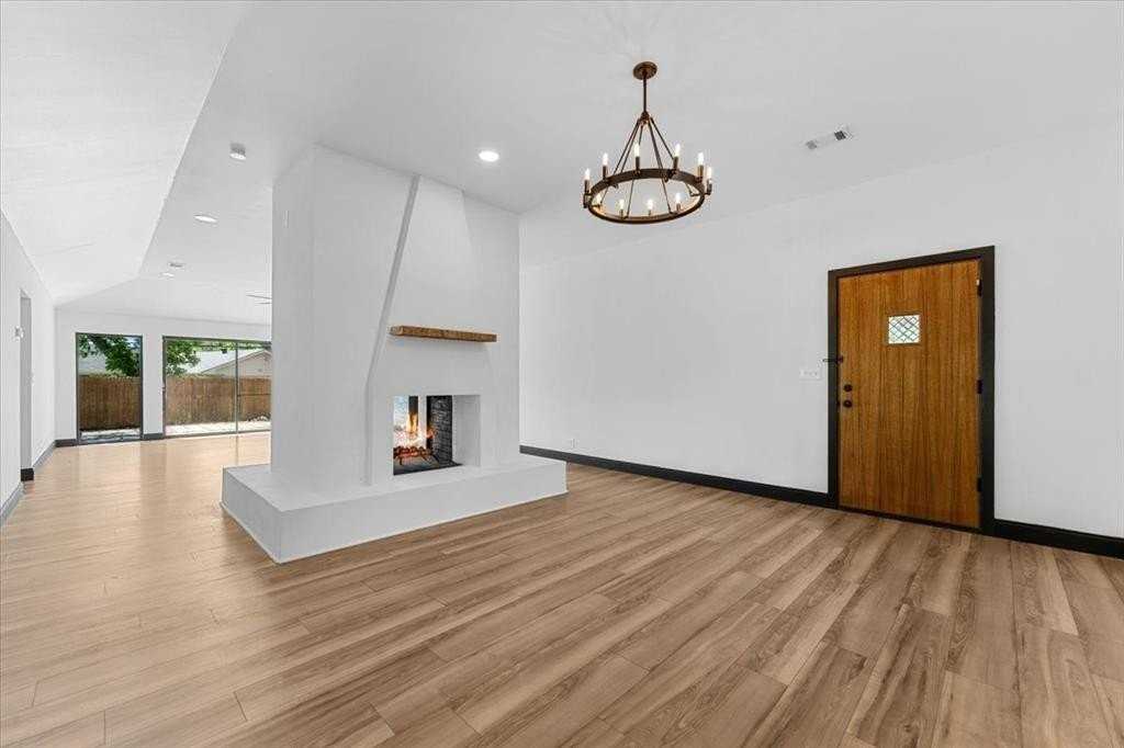 11238 Webb Chapel Ct - Photo 4 of 40