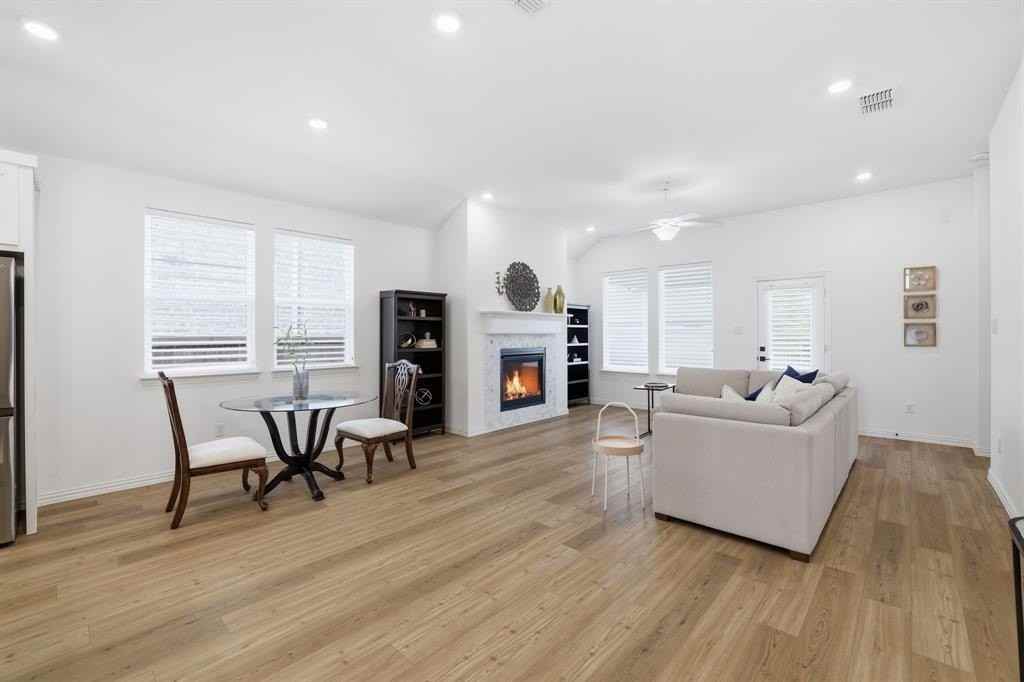 3419 Honeysuckle Holw - Photo 4 of 34