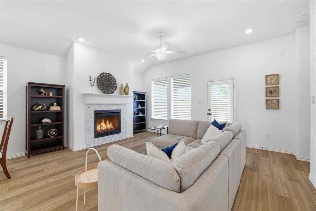 3419 Honeysuckle Holw - Photo 5 of 34