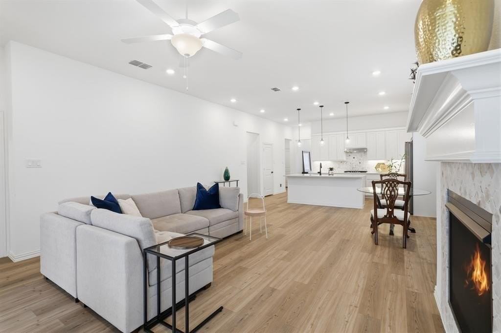 3419 Honeysuckle Holw - Photo 7 of 34